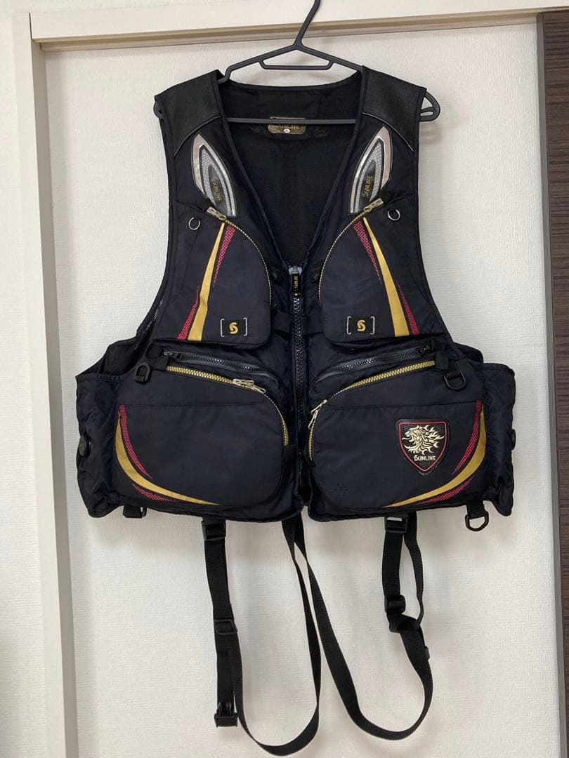 美品　サンライン　フローティングベスト　がまかつ釣武者ゴアテックスレインスーツ
