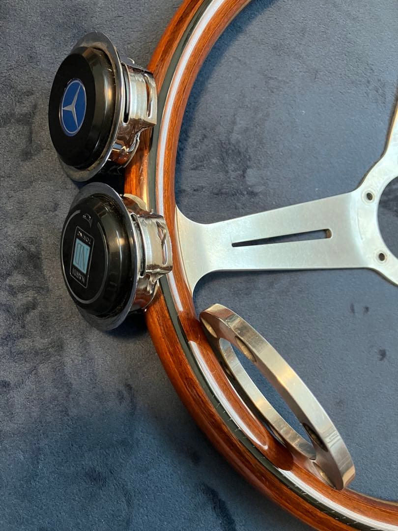 ナルディNARDI wood handle イタリア製　ボス2種類　メルセデス含