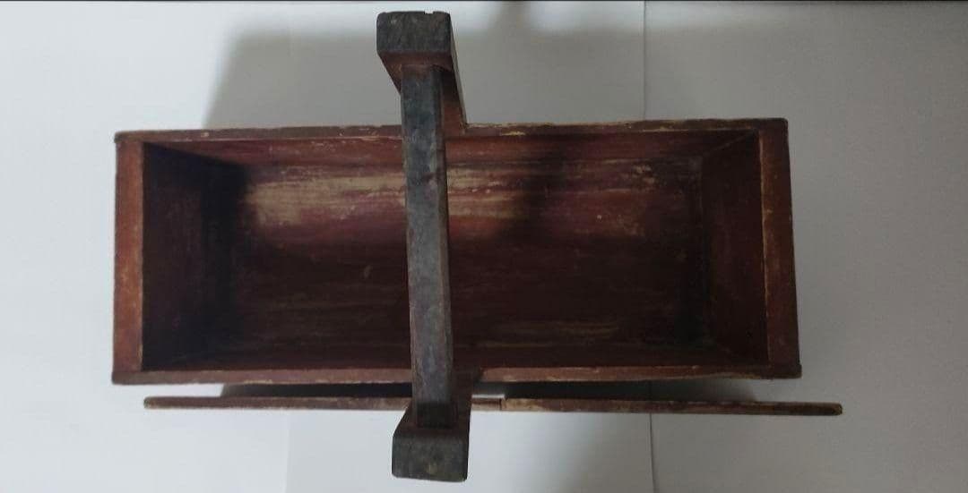 当時のままの出前籠（実物）