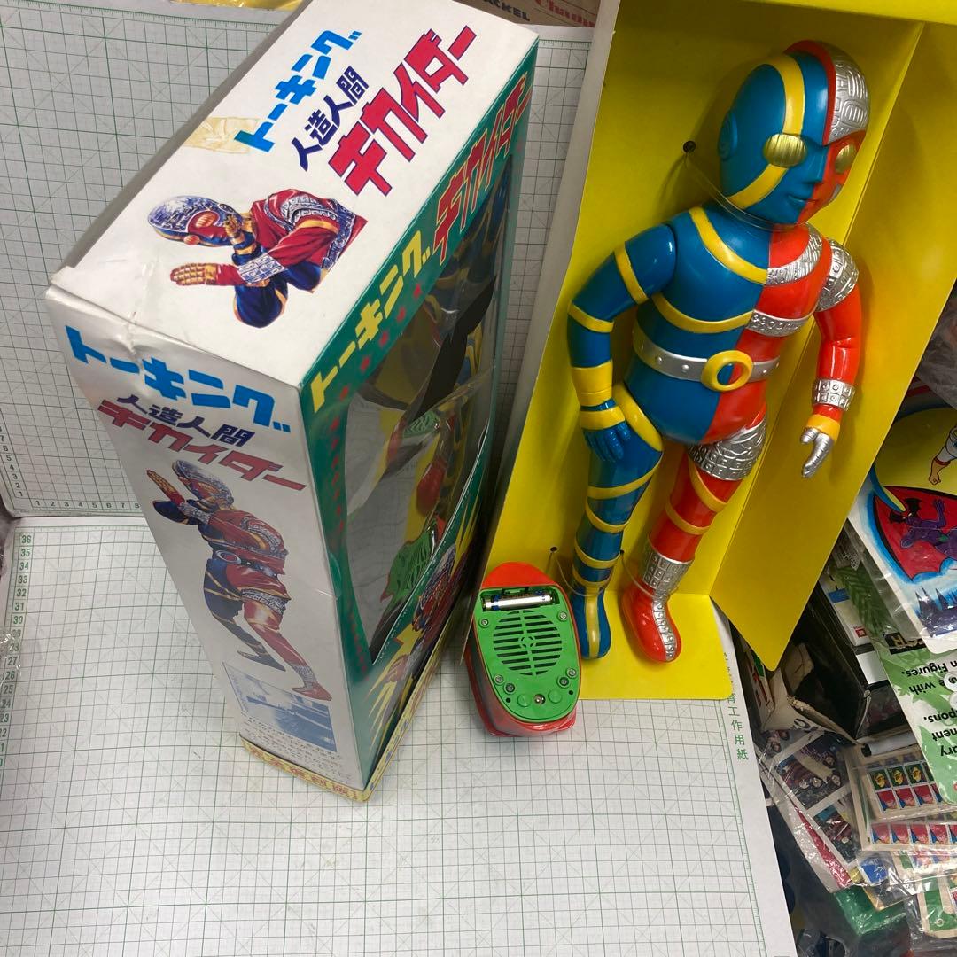 1970年代に発売されたトーキングキカイダーの完全復刻版です！45cmのソフビ製