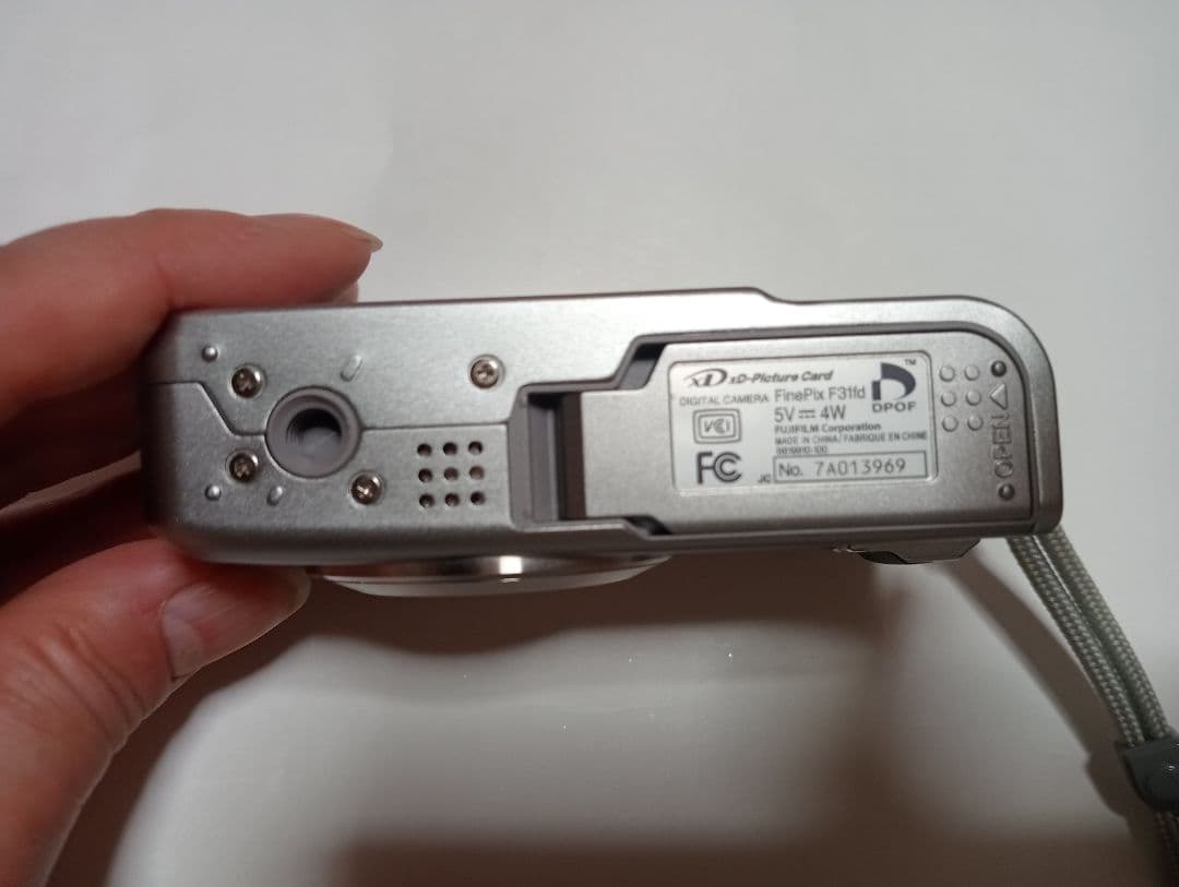 【動作品】FUJIFILM FinePix F31fd デジタルカメラ