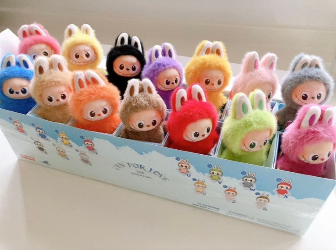 the monsters pin for love イニシャル ラブブ アソート