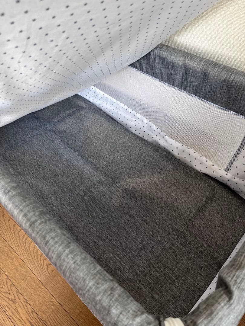 折りたたみ可能ベビーベッド