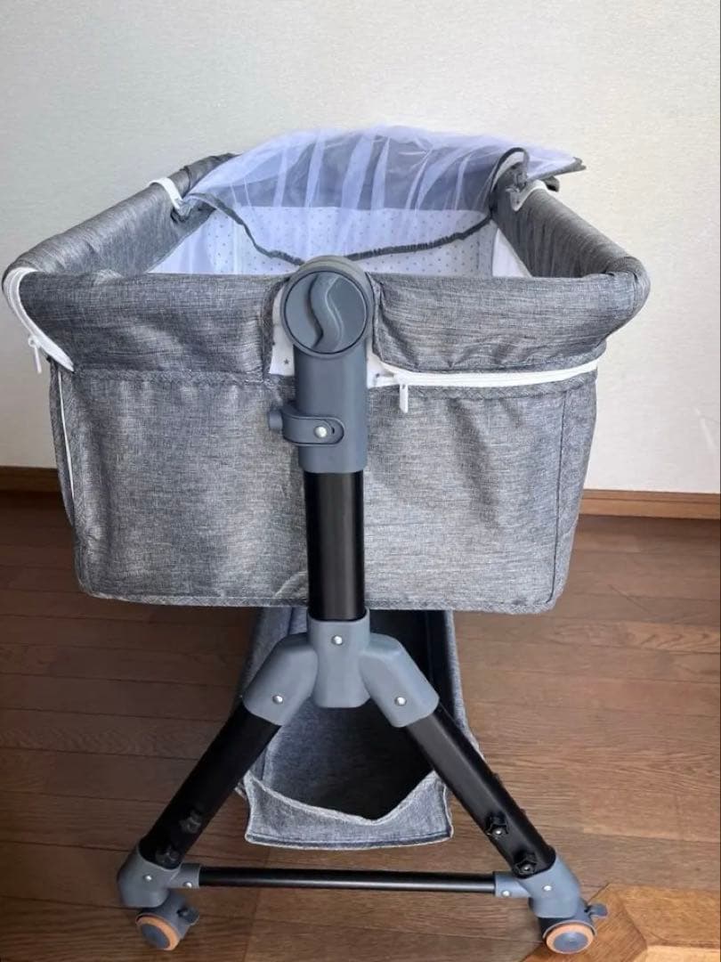 折りたたみ可能ベビーベッド