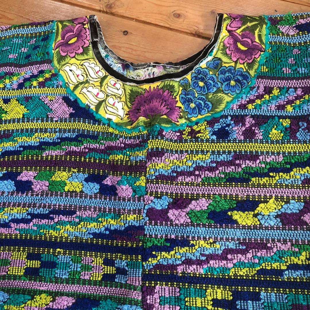 民族衣装　ウイピル　グアテマラ刺繍　中南米雑貨　手仕事　モン族　エスニックベスト