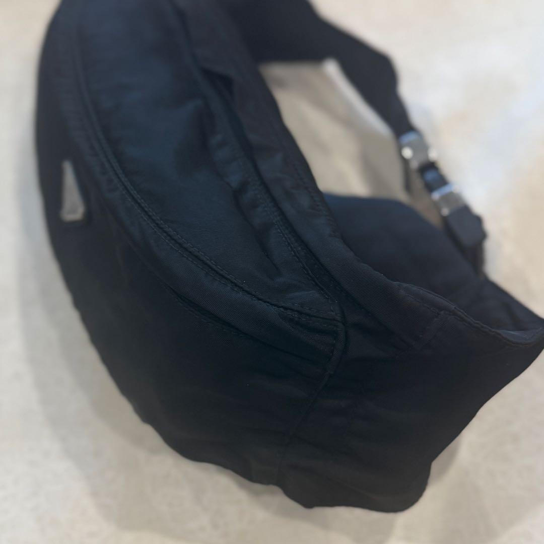 プラダ　ウエストポーチ　ボディバッグ　三角ロゴ　ブラック