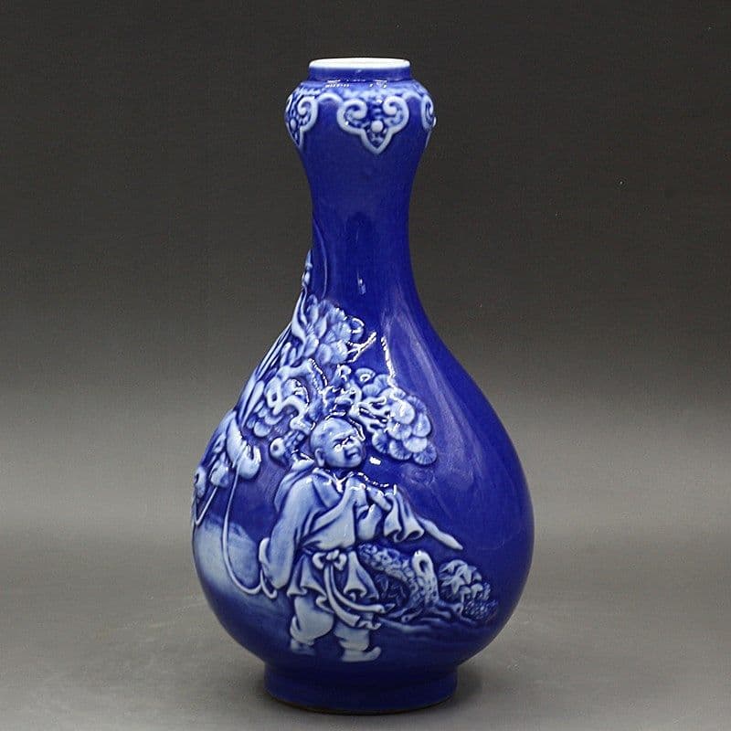 清乾隆 藍釉の浮彫り老子出関蒜頭瓶  景徳鎮 陶磁器 装飾品 工芸品美術品 置物