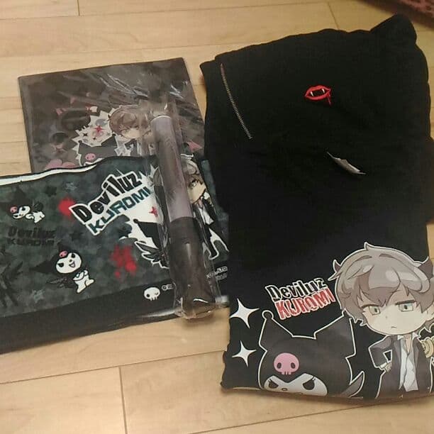 luz 　グッズ　三枚目まであります。