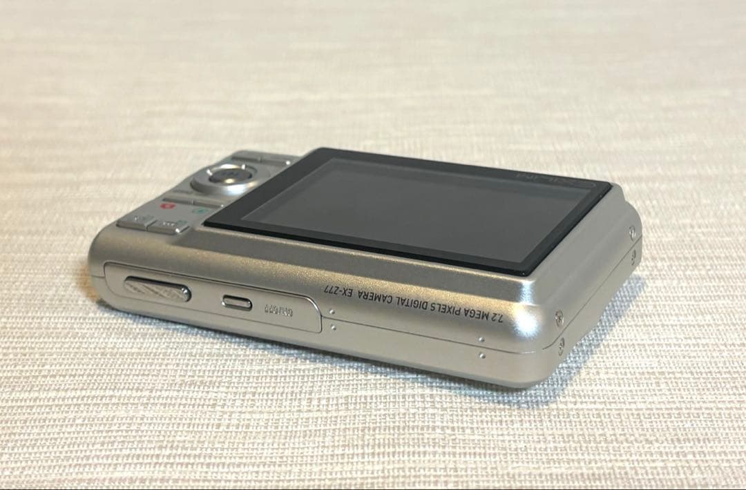 【美品】CASIO デジカメ EXILIM EX-Z77 シルバー