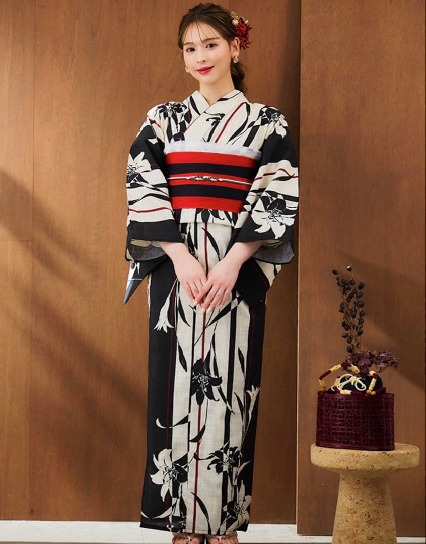 2時間屋内で着用のみ！ストライプ×百合レトロモダン【３点セット浴衣/帯/下駄】