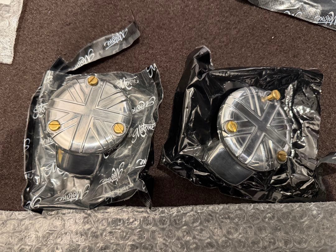 スラクストンR/S等チェーンガードスロットルカバハンドルロック等セットモートーン