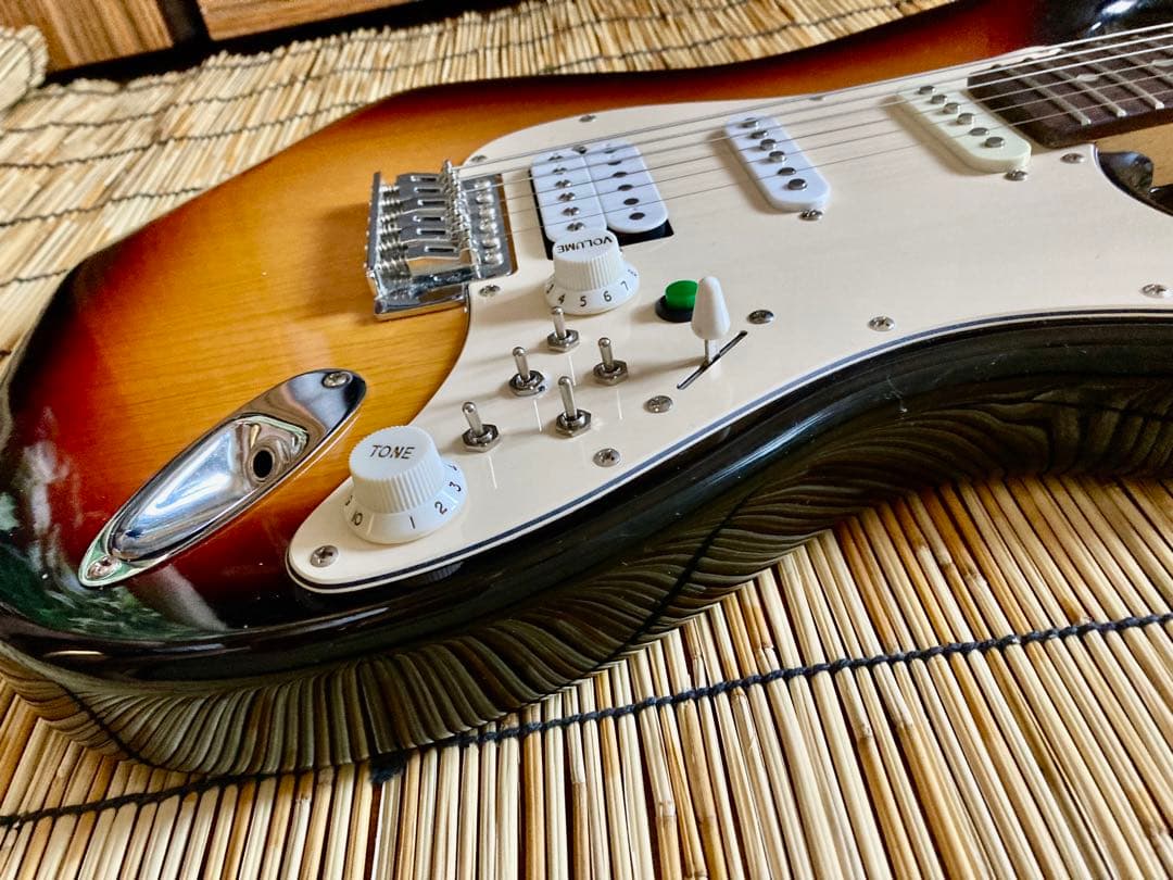 ☆美品　ローノイズで多機能搭載　BUSKERS SSH ST