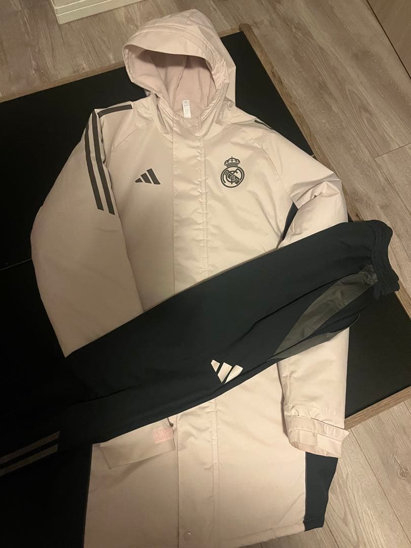 早い物勝ち 日本未発売 レアルマドリード ベンチコート上下セット 選手着用モデル