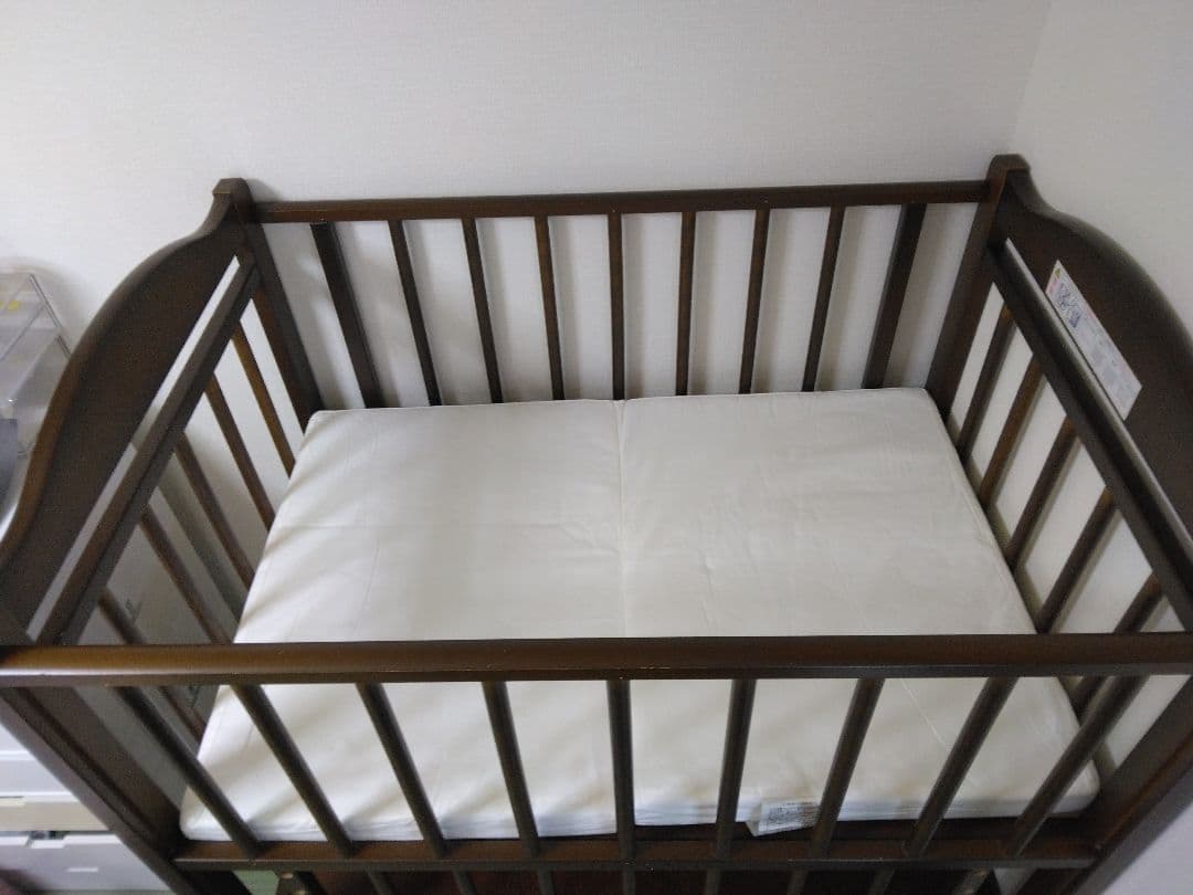 送料込　木製ベビーベッド 西川マットレス付き