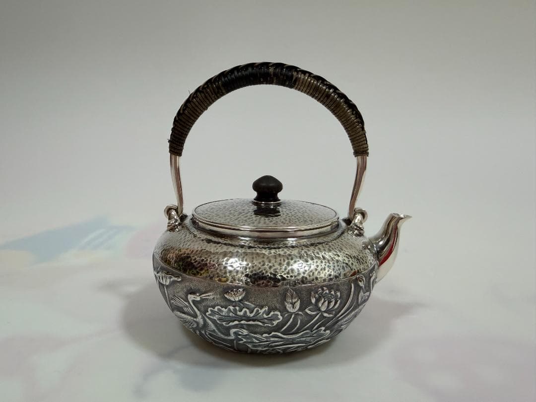 純銀製 鶴と蓮文様 鎚目紋 湯沸 銀瓶 煎茶道具