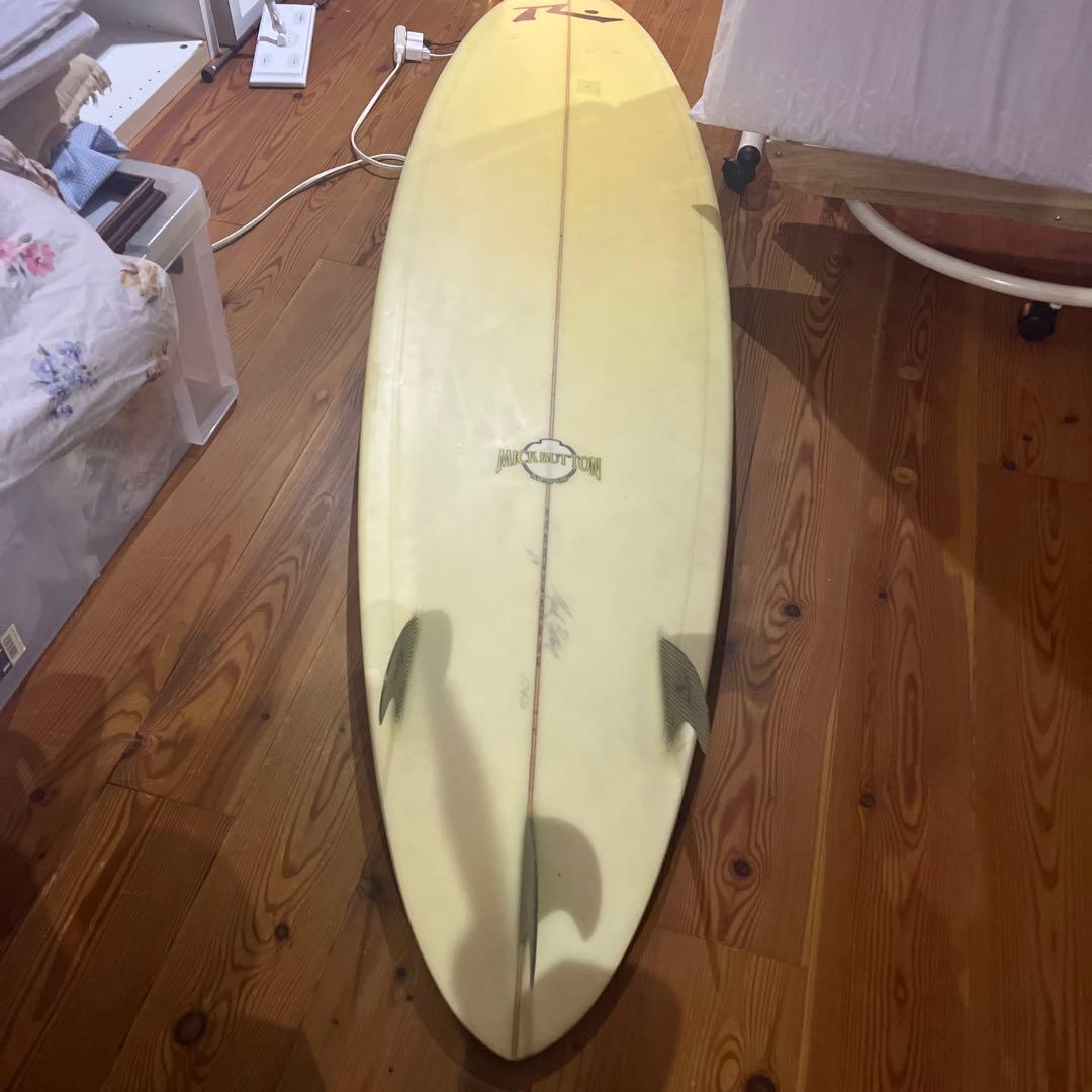 ラスティサーフボードサイズ6.8ぐらい厚み6センチ幅43ぐらいです
