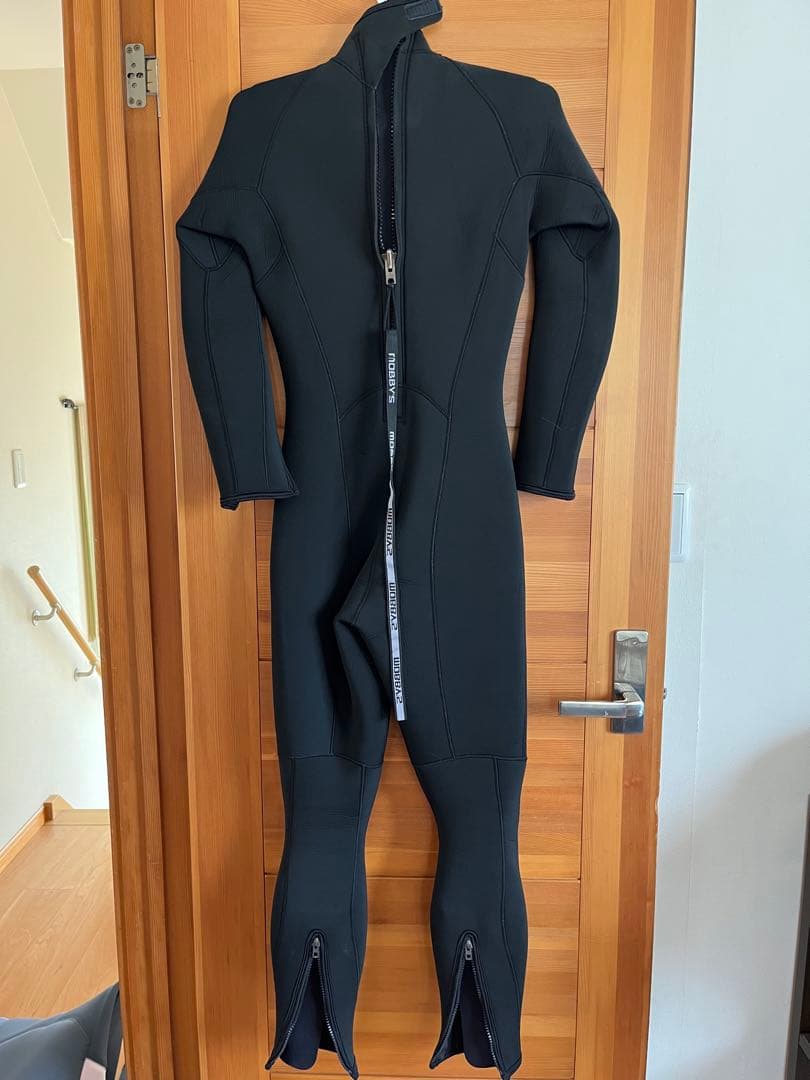 ダイビング　ウェットスーツ