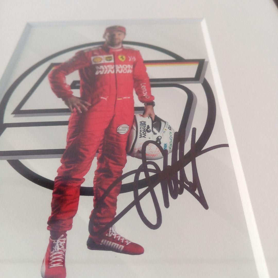 F1フェラーリ.セバスチャンベッテル直筆サイン入ドライバーズカード額装品本物