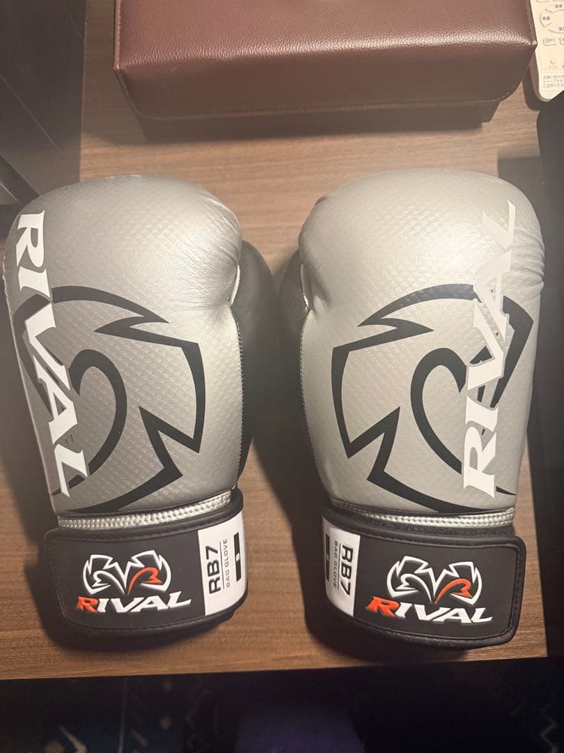 RIVAL RB7 ボクシンググローブ シルバー/ブラック