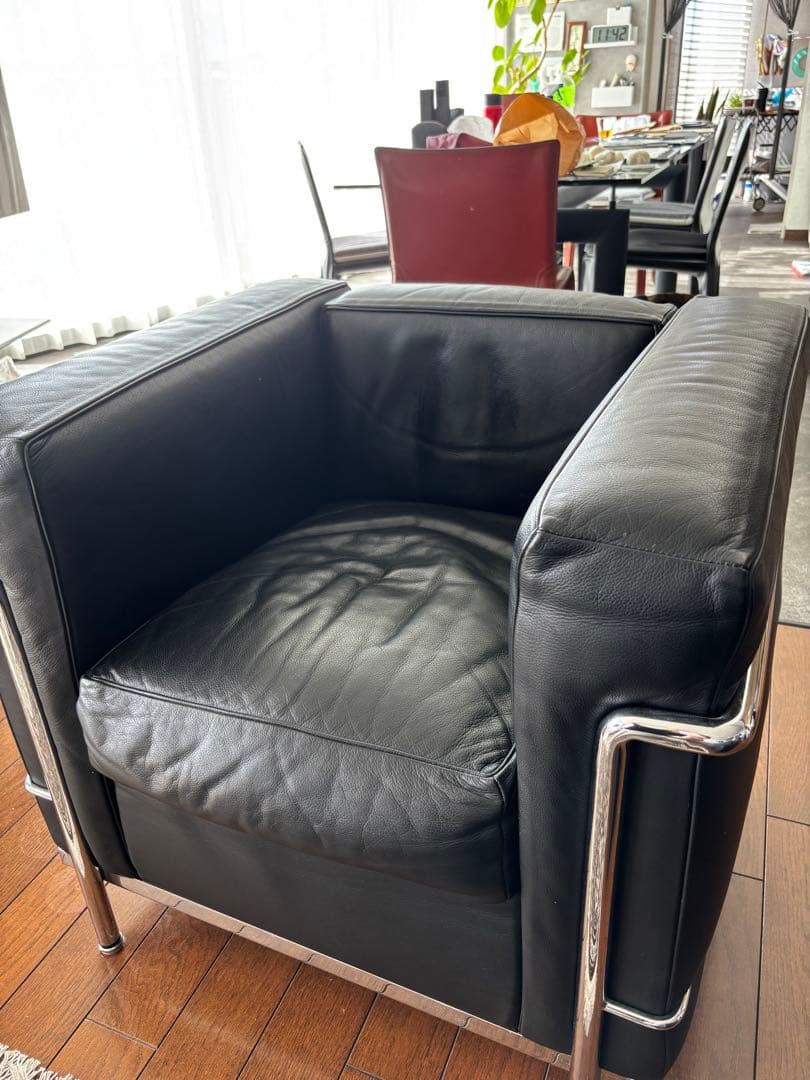 らぎ　カッシーナ　ブラックレザー 1人掛けソファ