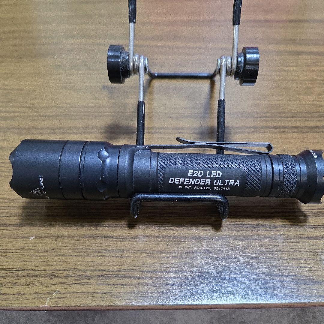 Surefire E2D LED 懐中電灯