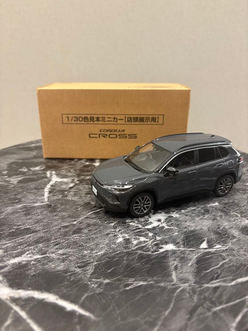 新型カローラクロス ミニカー カラーサンプル アッシュ【非売品】