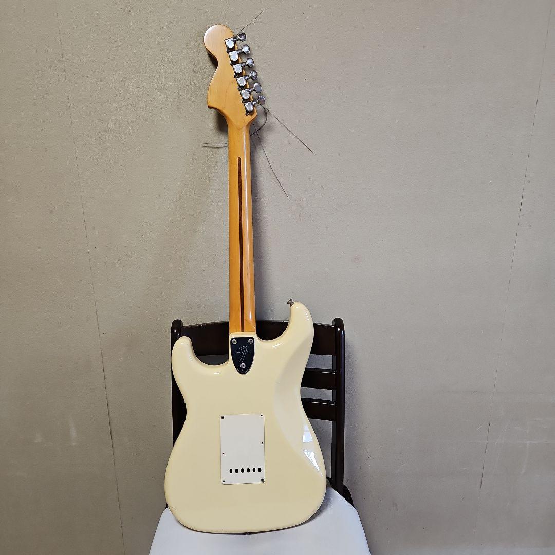 【エレキギター】ストラトキャスター アイボリーです。
