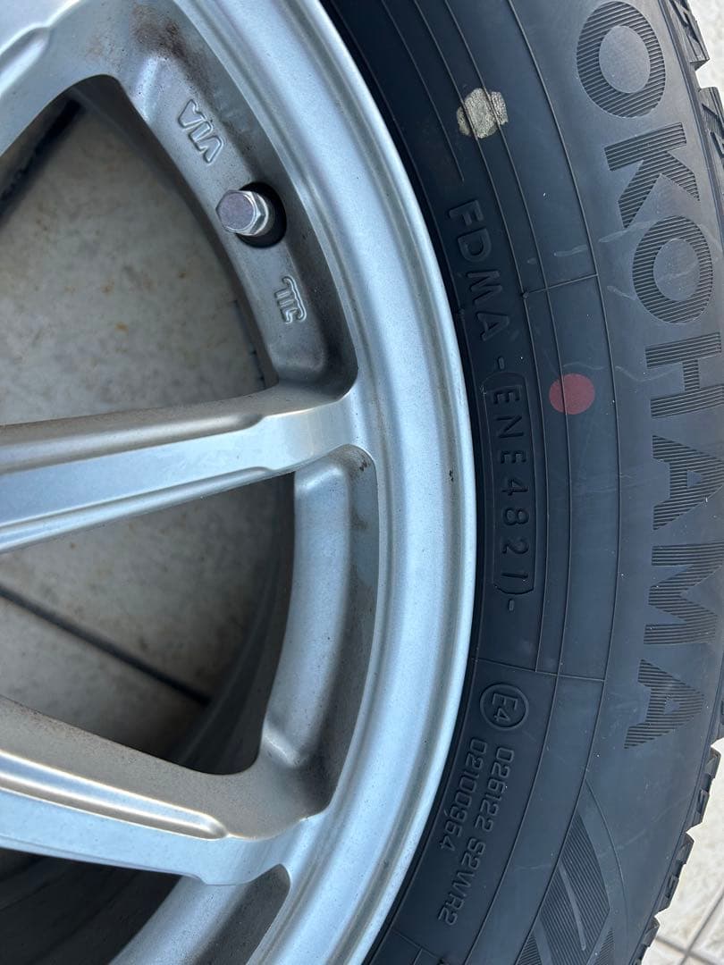 バリ溝　Yokohama 16インチ スタッドレスタイヤセット　ヤリスクロス