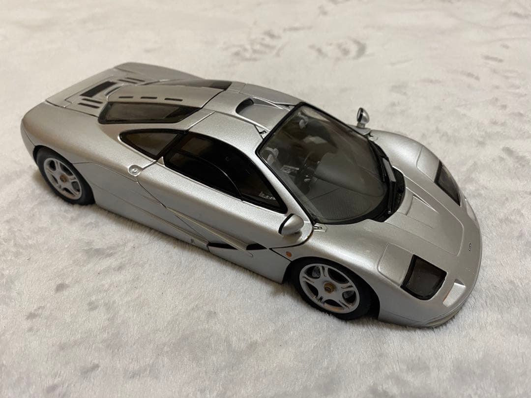 ミニカー UT McLaren F1 1/18