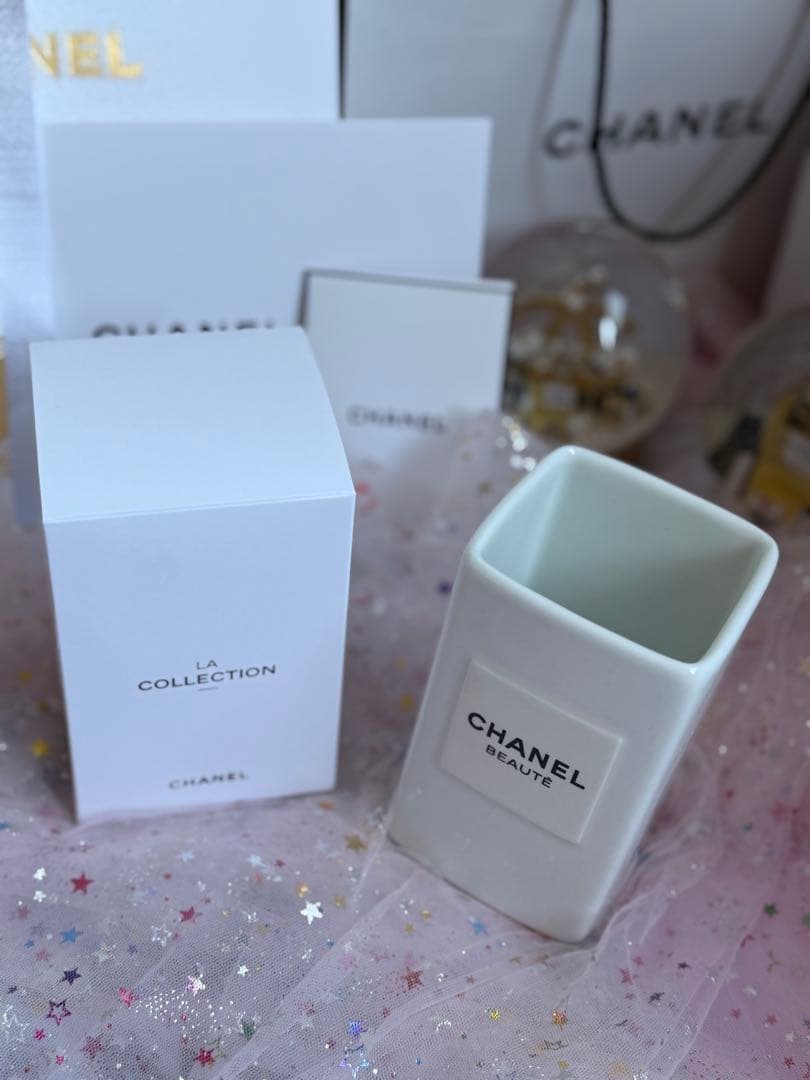 レアシャネル　ノベルティ　非売品　ブラシスタンド/ペン立て/花瓶