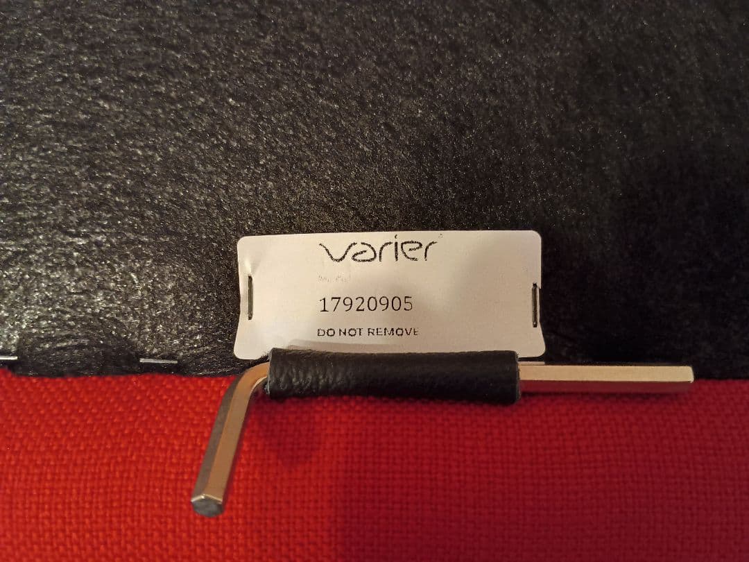 ヴァリエール　バランスチェア　レッド　学習椅子　 姿勢矯正