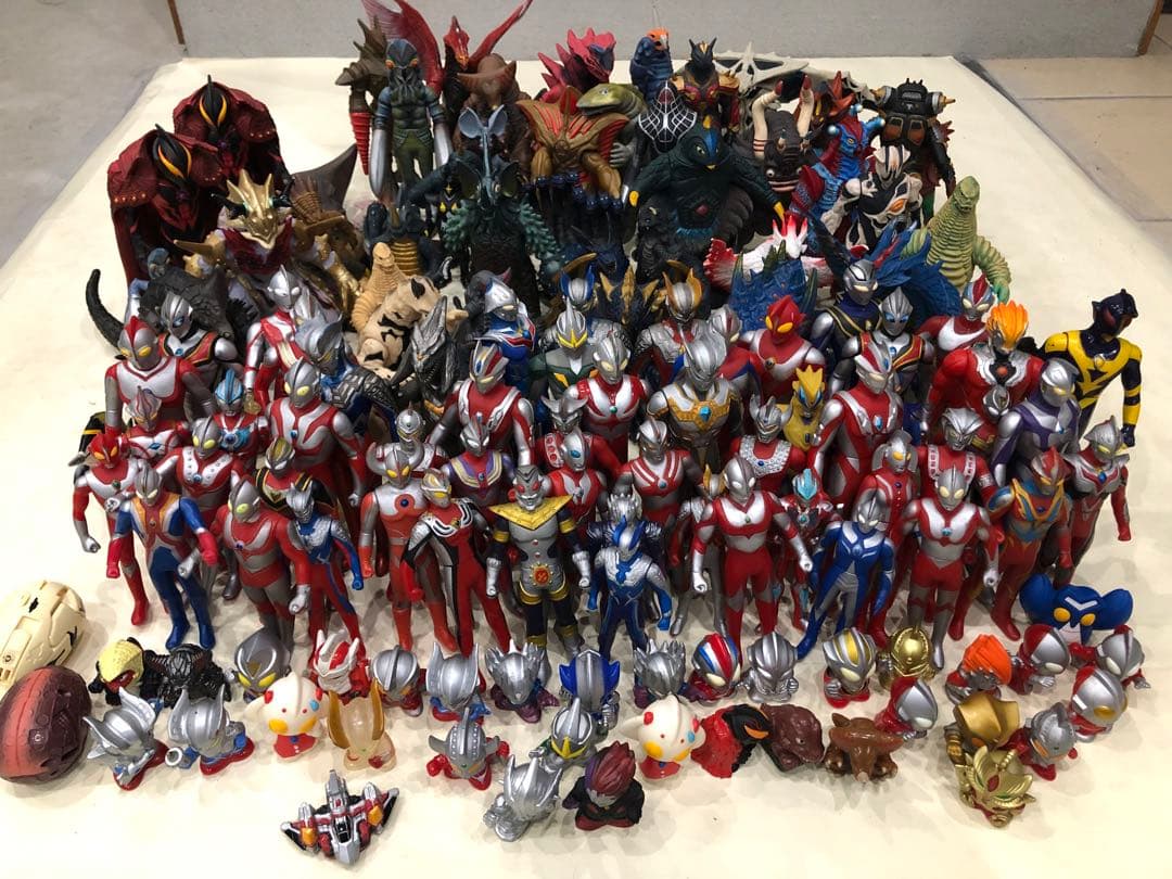 ウルトラマンシリーズソフビ・指人形 総数約130個セット まとめ売り