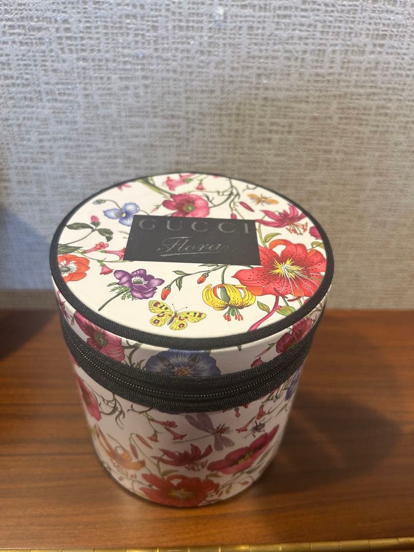 Gucci 花柄収納ケース