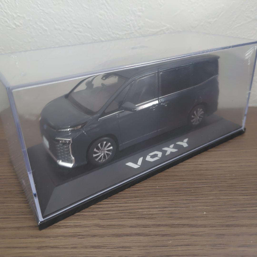 トヨタ　ヴォクシー　VOXY　1/30　スケール　ダイキャスト　 マッシブグレー