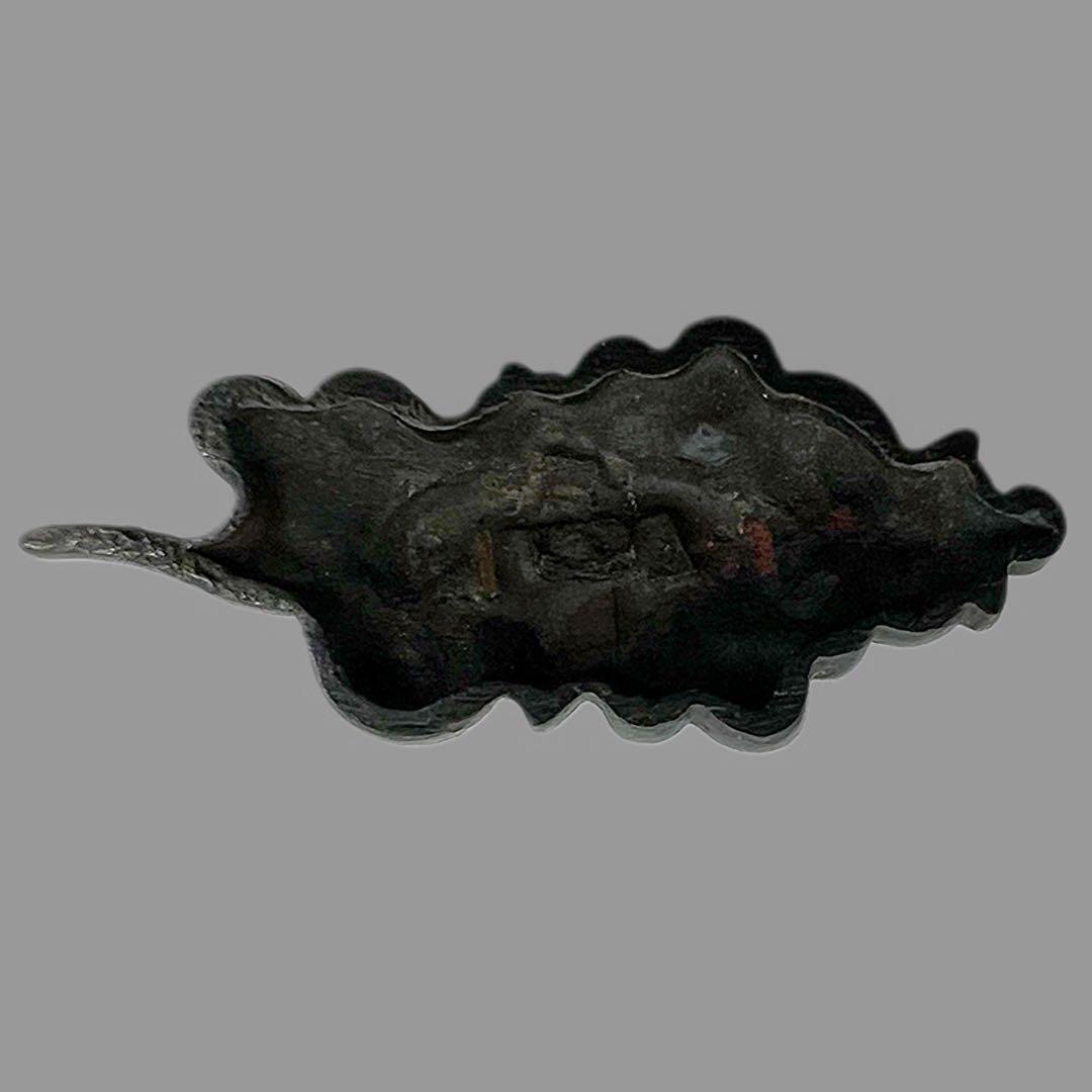 刀装具　赤銅地枝菊に蝶図容彫目貫　古美濃　美濃後藤　古金工　無銘