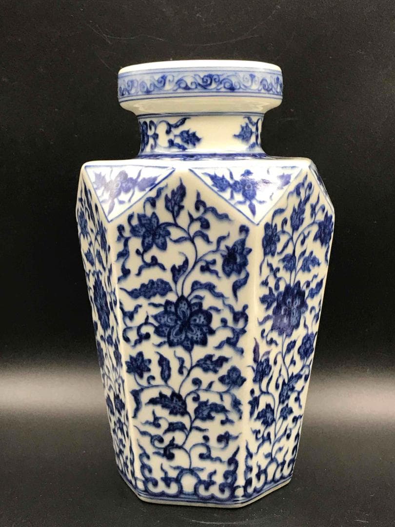 中国古美術　清乾隆時代　大清乾隆年製　在銘　染付花紋　唐草紋　花瓶(B-6)