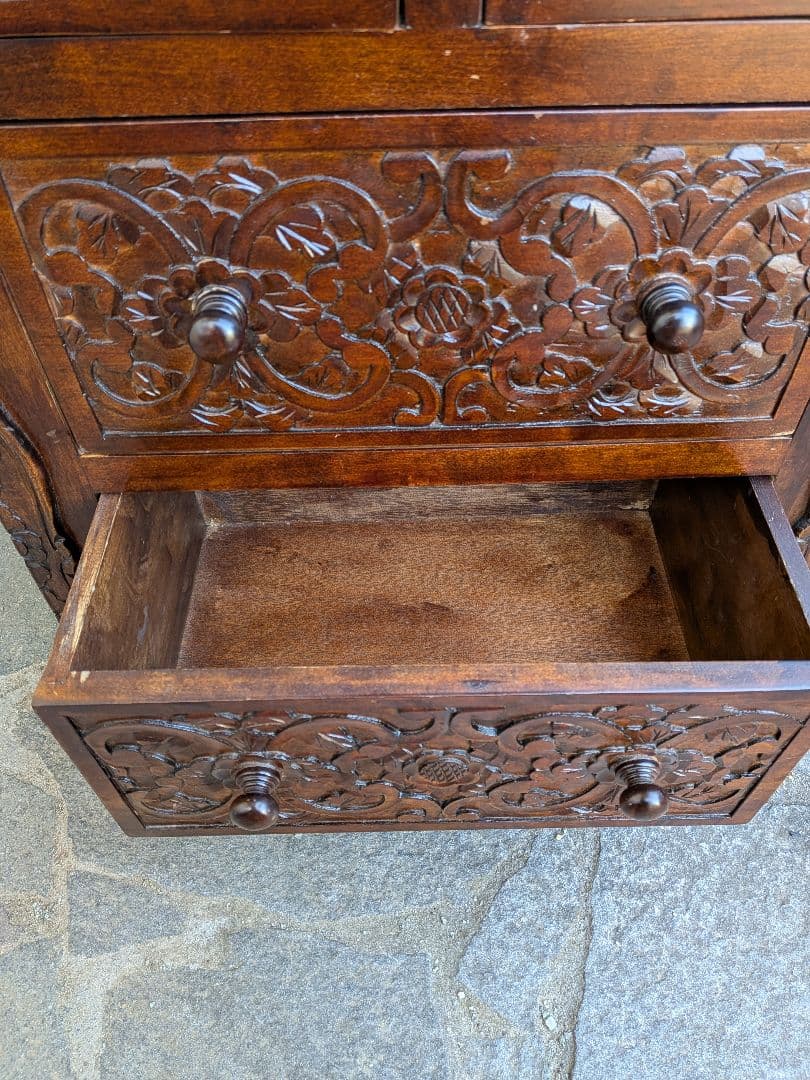 古い木製彫刻入りチェスト 6引き出し