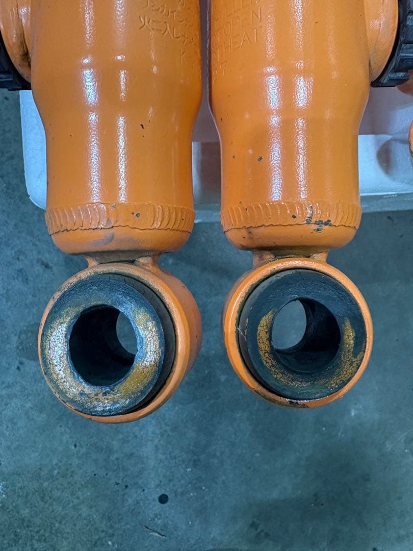 ハイエース 用ユーアイビークル コンフォートRショックアブソーバー中古取り外し品