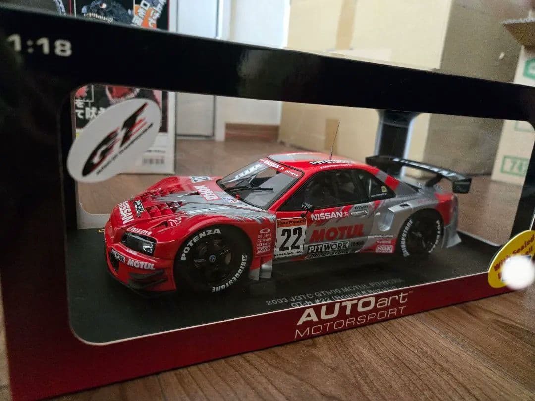 AUTOart Nissan GT-R 1:18 モデル