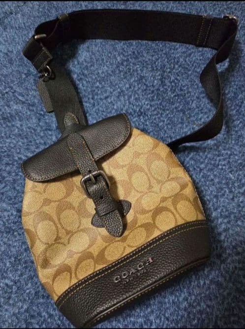 【期間限定値下げ】COACH ボディバッグ ベージュ・ブラック 保存袋付き