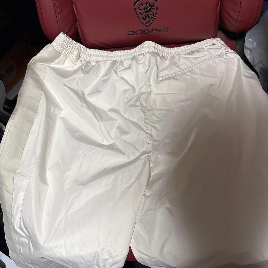 ホワイト ナイロン スノーボードウェア