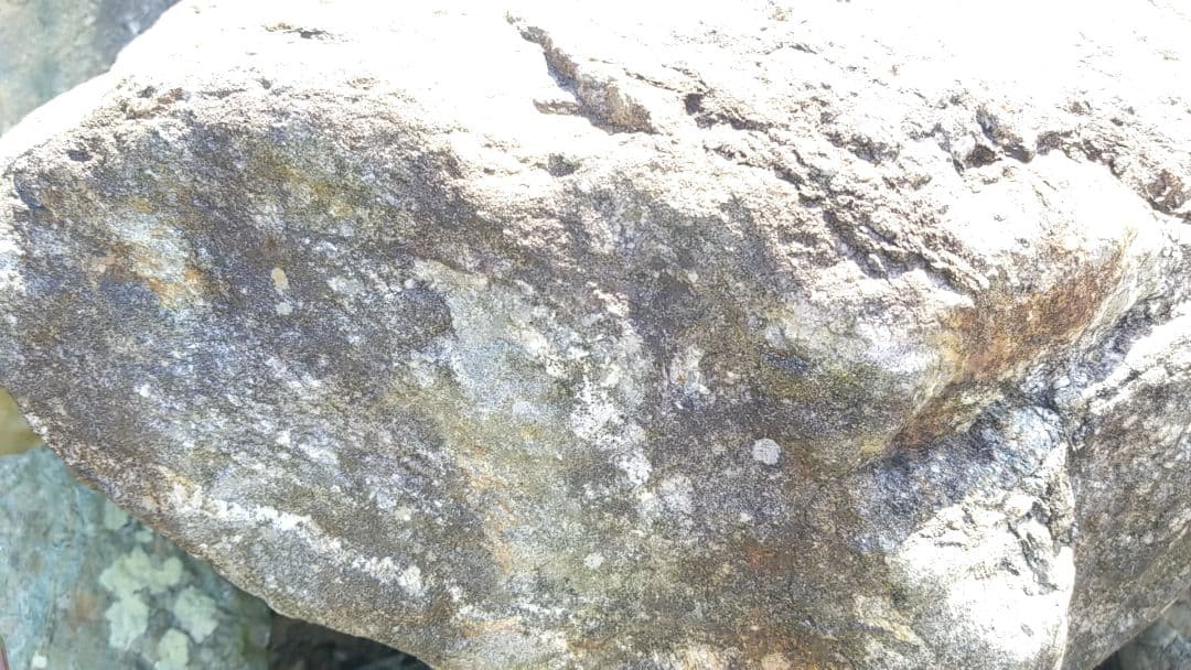 希少原石　大型　結晶片岩　シスト　庭石　ロックガーデン　ガーデニング　鉱物　原石