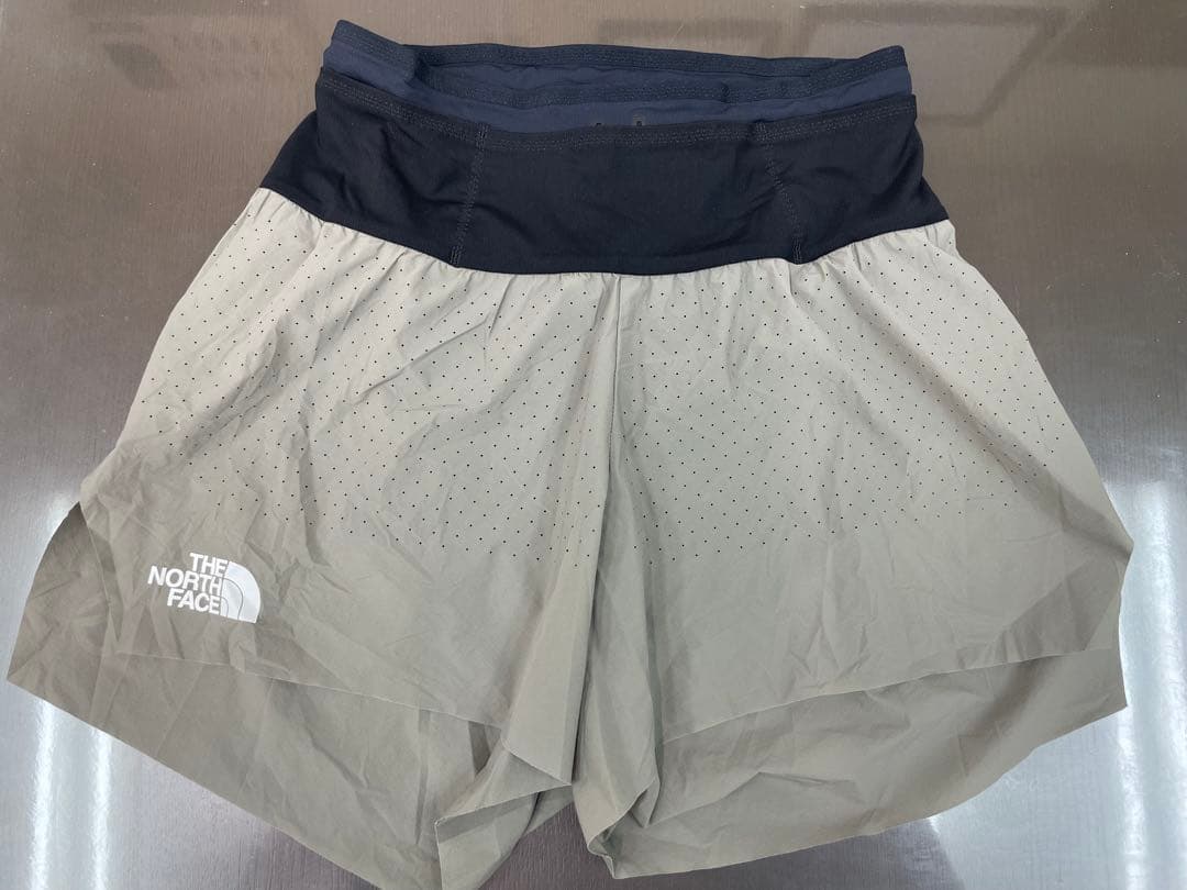 THE NORTH FACE エンデュリストレイルベリーショート グレー S