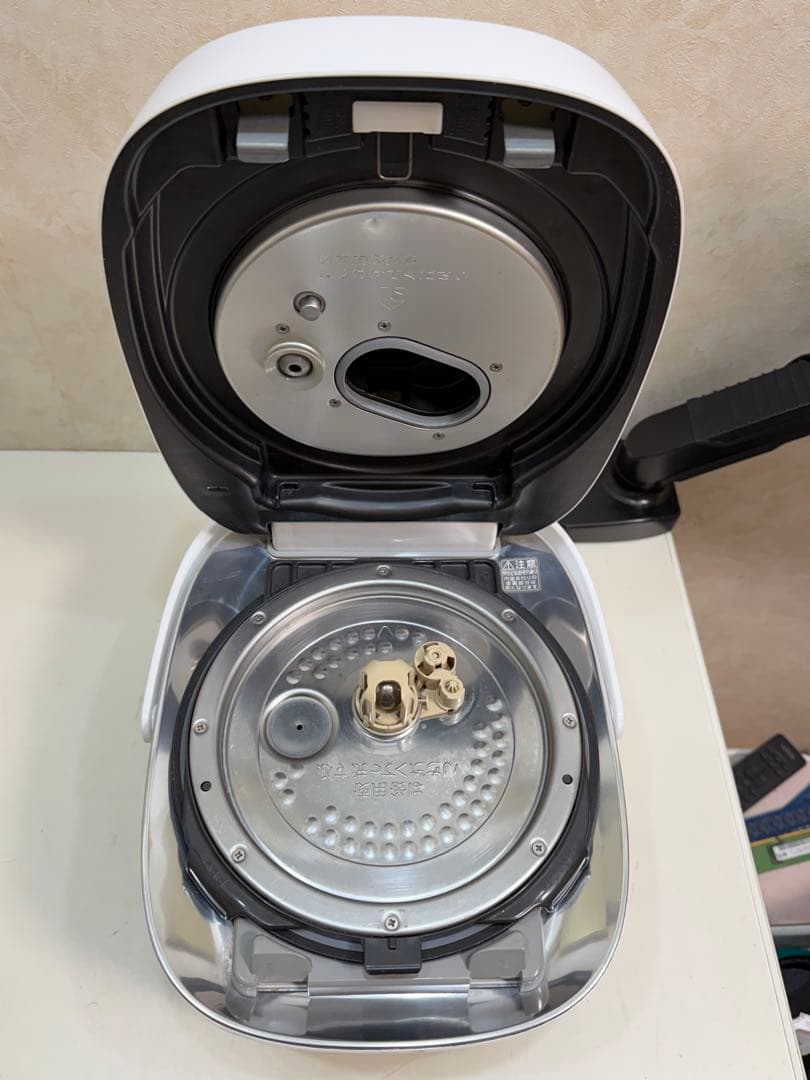 TOSHIBA RC-10VXN 圧力IH炊飯ジャー炊飯器