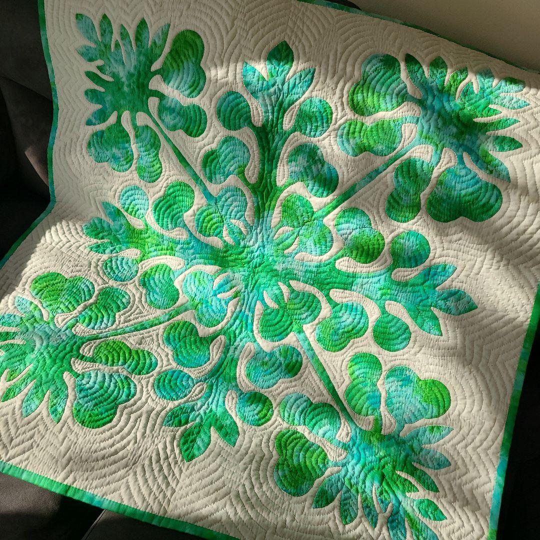 かずごんばぁばです　ハワイアンキルトタペストリー　パンの木