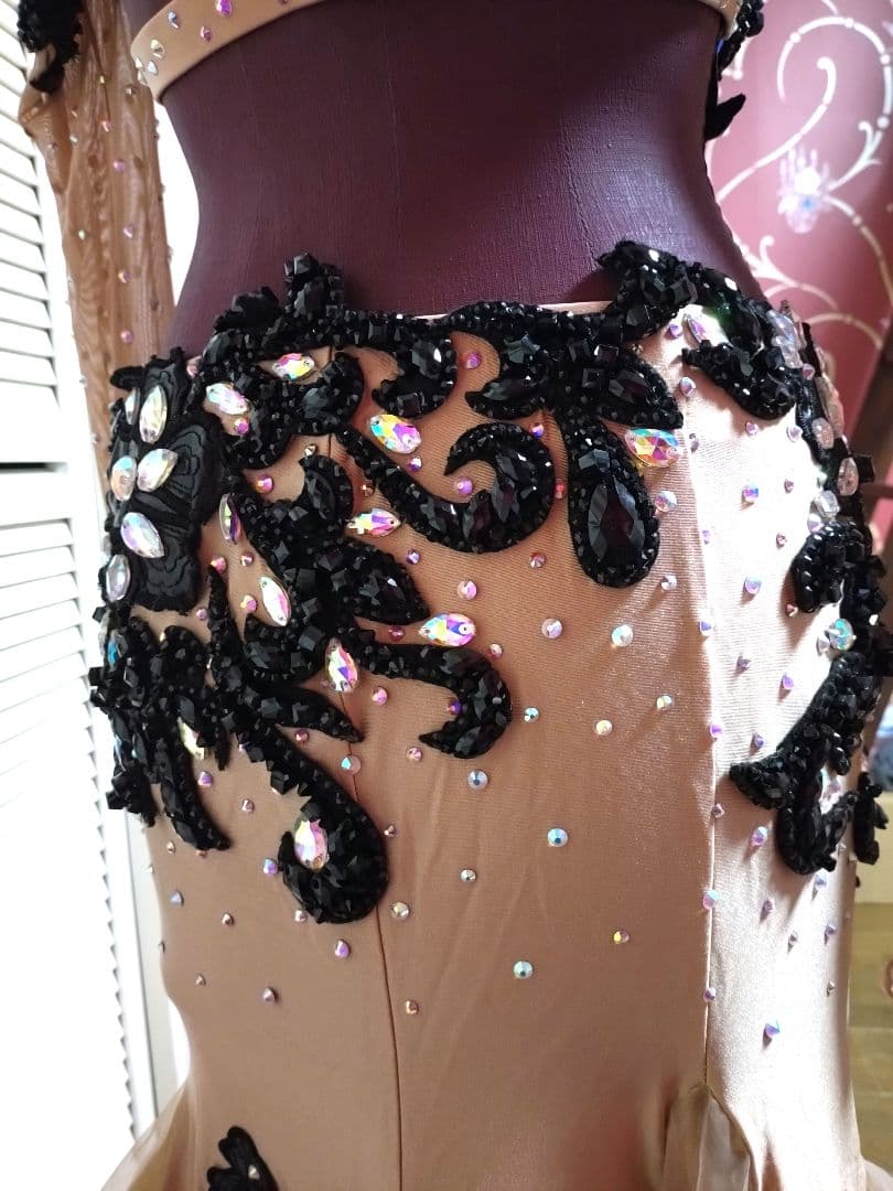 ベリーダンス衣装 ベージュ ブラック アーム付