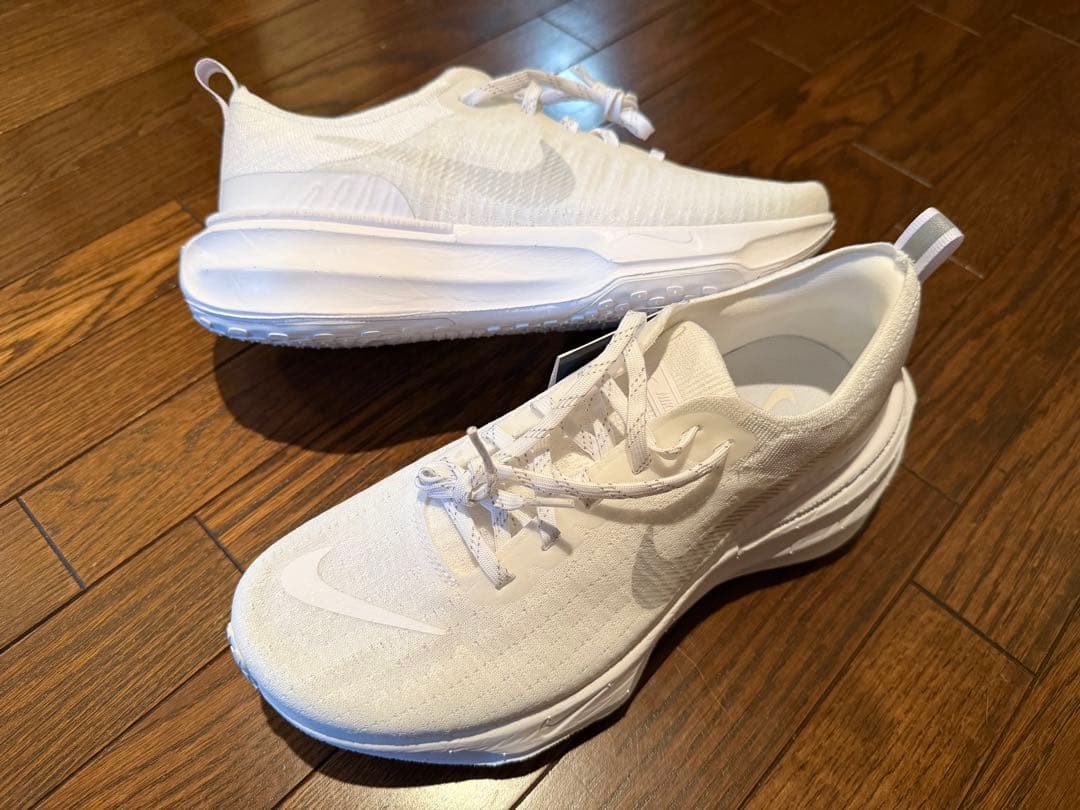 ナイキNIKE インヴィンシブルラン3 限定オールホワイトカラー 26.5CM