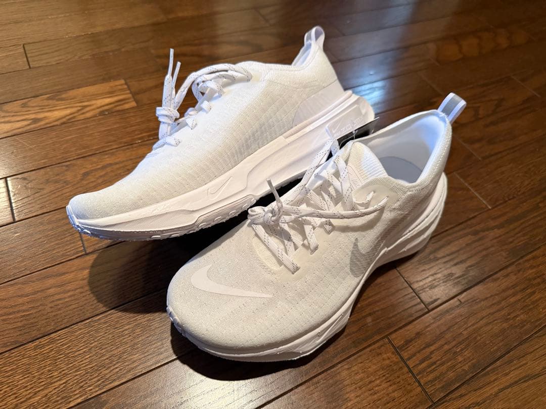 ナイキNIKE インヴィンシブルラン3 限定オールホワイトカラー 26.5CM