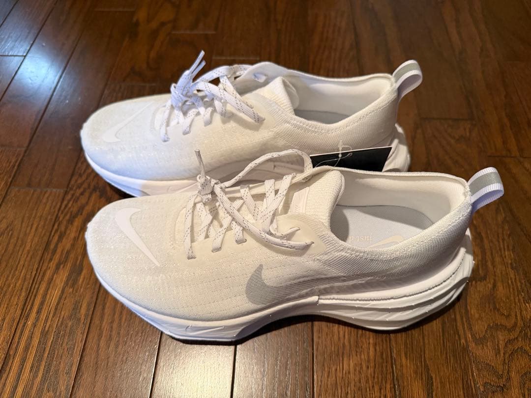 ナイキNIKE インヴィンシブルラン3 限定オールホワイトカラー 26.5CM