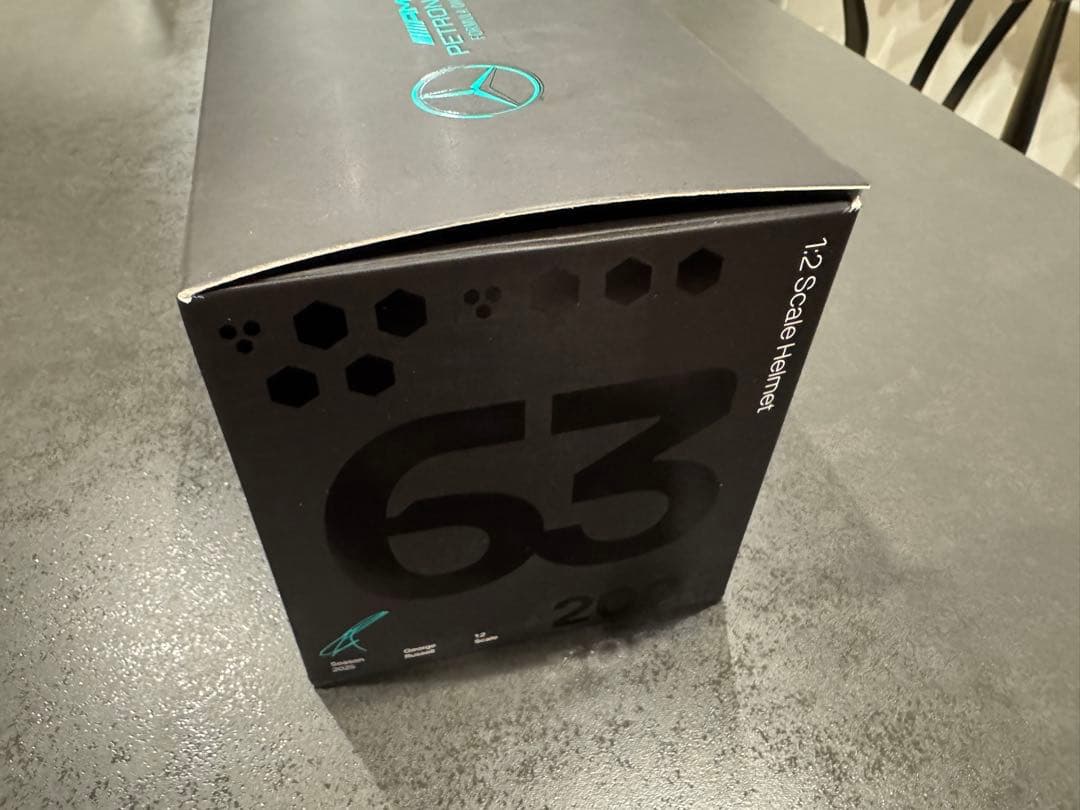 【激レア】e Russell 直筆サイン入り1/2ヘルメット